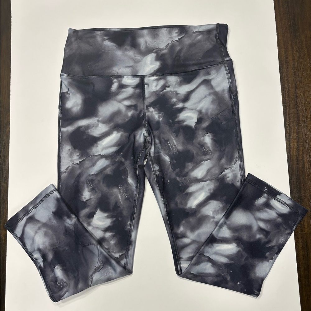 MARIKA SPORT LEGGINGS YOGA PANTS
SIZE 8 - 10 COLOR BLACK WITH GRAY ABSTRACT